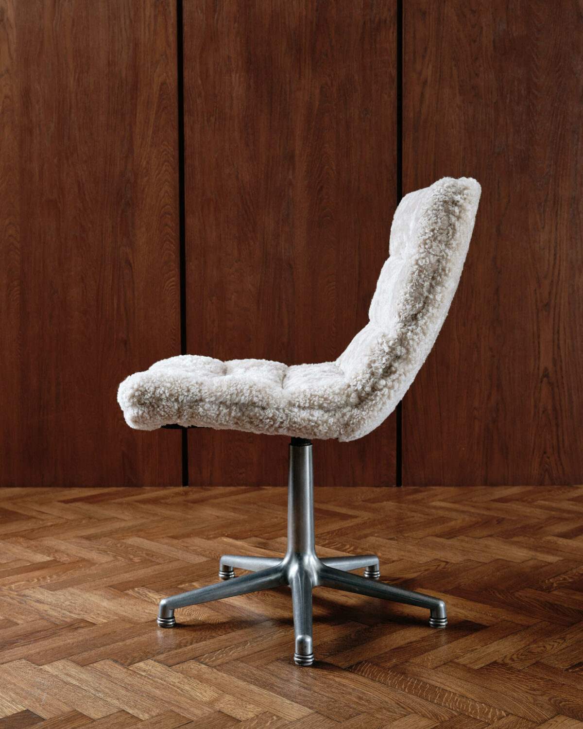 Swivel Lounge Chair